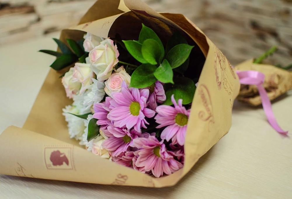 Букет цветов из: Розы и Хризантемы в Лёвинцы