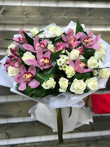 Букет цветов из: Розы и Хризантемы в Лёвинцы