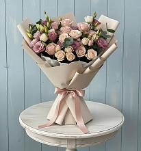 Букет цветов из:  Розы и Лизиантусы в Лёвинцы
