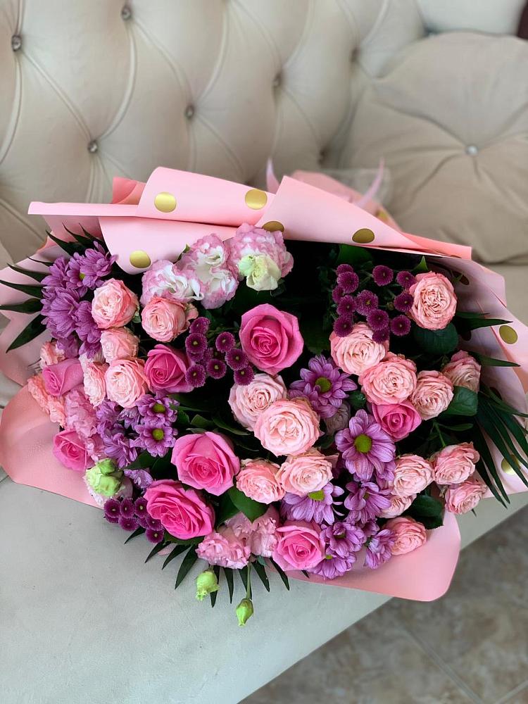 Букет цветов из: Хризантемы, Розы и Лизиантусы в Лёвинцы