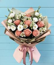 Букет цветов из:  Розы, Альстромерии и Лизиантусы в Лёвинцы