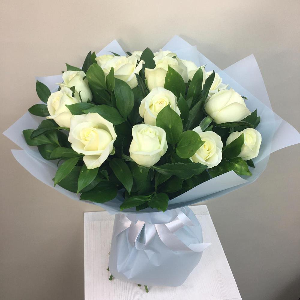 Букет 15 Белых роз Проуд в Лёвинцы