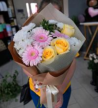 Букет цветов из:  Герберы, Розы и Хризантемы в Лёвинцы