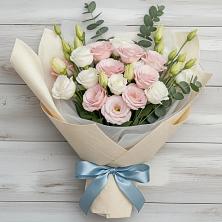 Букет цветов из:  Лизиантусы в Лёвинцы