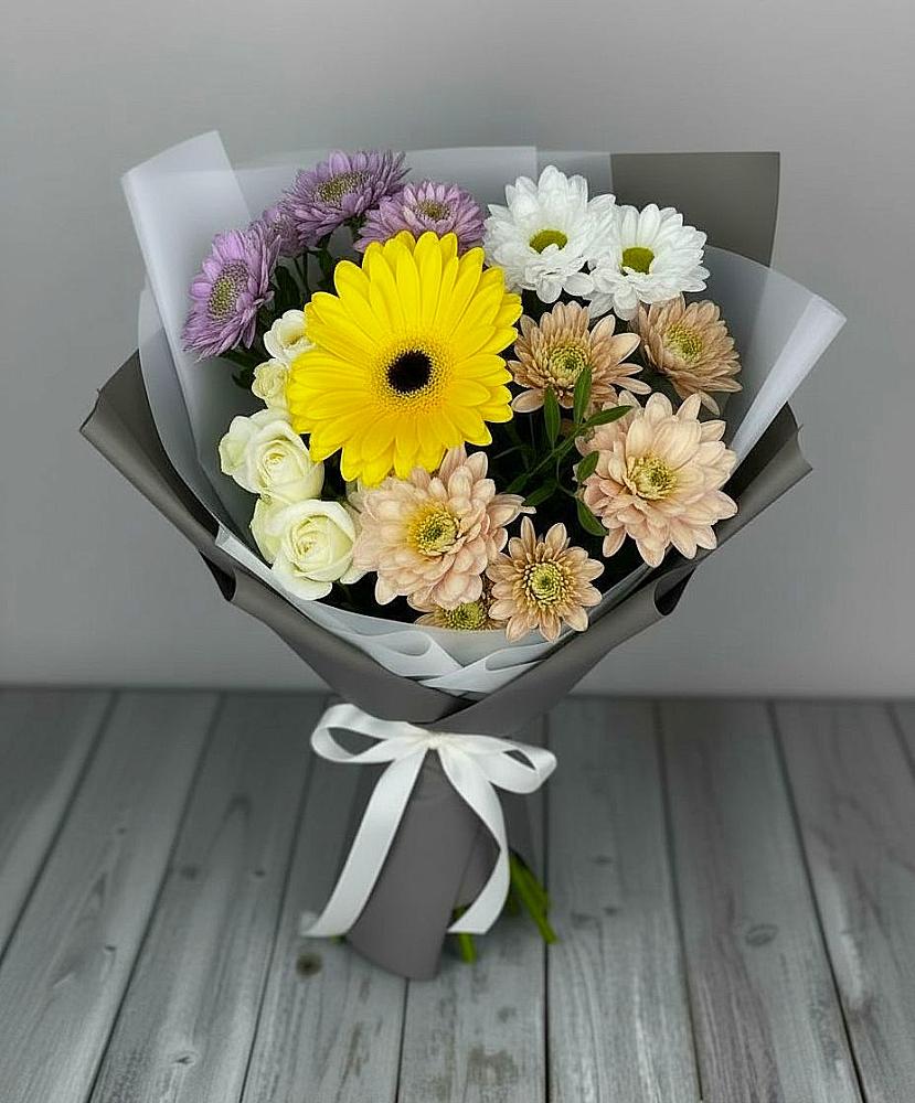 Букет цветов из: Розы, Герберы и Хризантемы в Лёвинцы