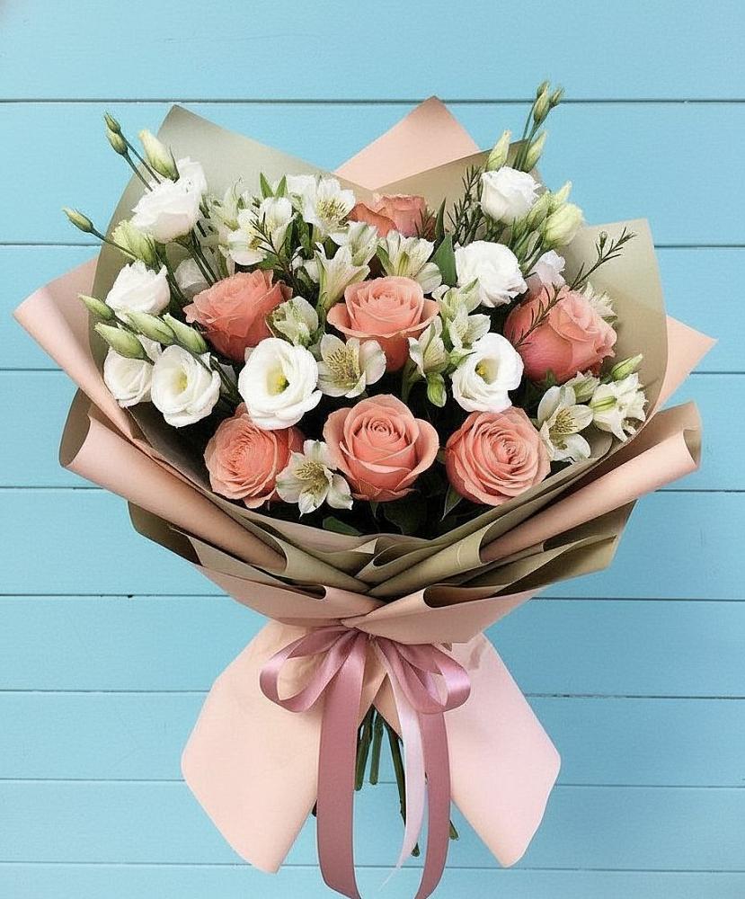 Букет цветов из: Розы, Альстромерии и Лизиантусы в Лёвинцы