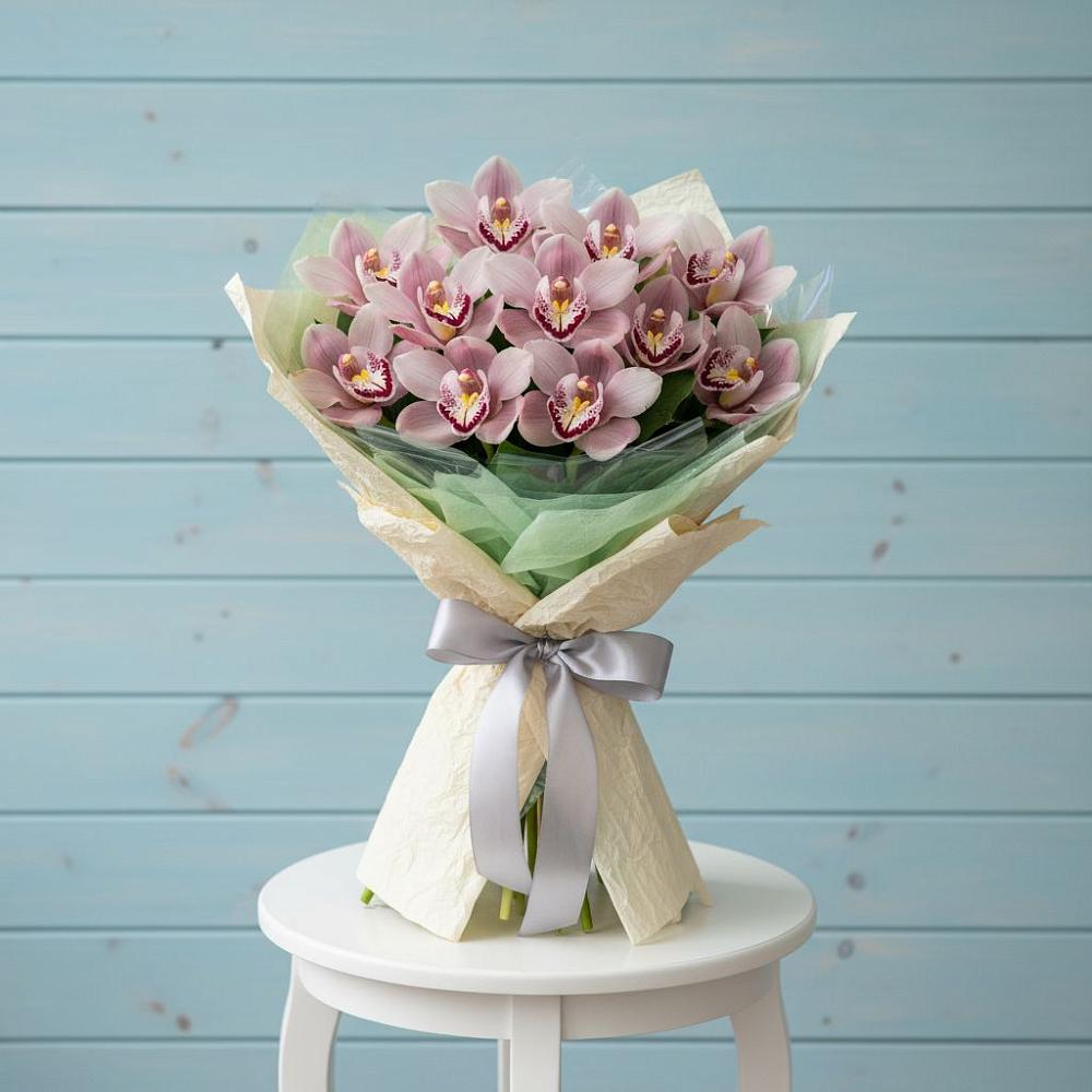 Букет цветов из: Орхидеи и Розы в Лёвинцы