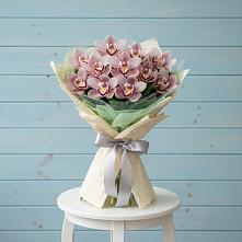 Букет цветов из:  Орхидеи и Розы в Лёвинцы