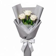Букет 3 белые розы в Лёвинцы