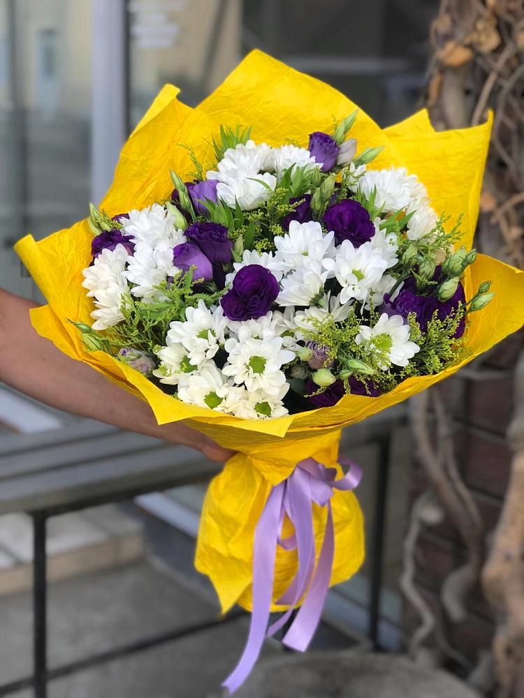 Букет цветов из: Ирисы, Хризантемы и Ромашки в Лёвинцы