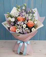 Букет цветов из:  Лизиантусы, Розы, Альстромерии и Гипсофила в Лёвинцы