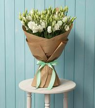 Букет цветов из:  Лизиантусы в Лёвинцы