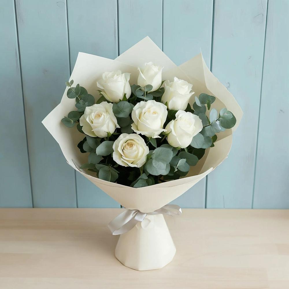 Букет Белые розы в Эвкалипте в Лёвинцы