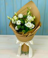 Букет цветов из:  Хризантемы и Лизиантусы в Лёвинцы