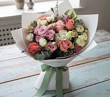 Букет цветов из:  Розы, Лизиантусы и Гвоздики в Лёвинцы