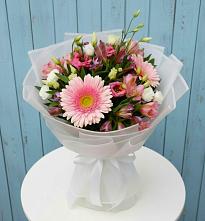 Букет цветов из:  Герберы, Альстромерии и Лизиантусы в Лёвинцы