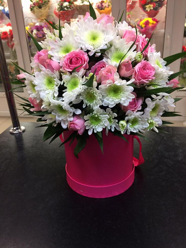 Цветочная композиция из Розы и Хризантемы в шляпной коробке в Лёвинцы