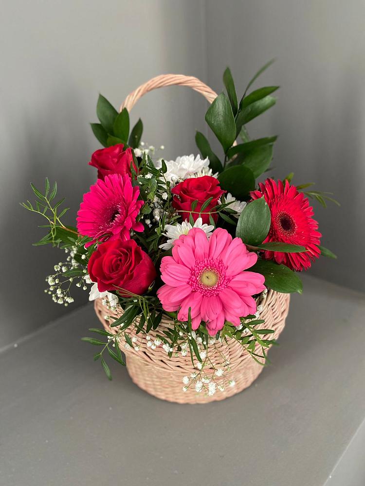 Цветочная композиция из Розы, Хризантемы и Герберы в корзине в Лёвинцы