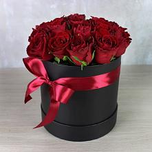 Цветочная композиция из Розы в шляпной коробке в Лёвинцы