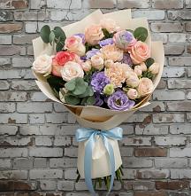 Букет цветов из:  Розы, Лизиантусы и Гвоздики в Лёвинцы