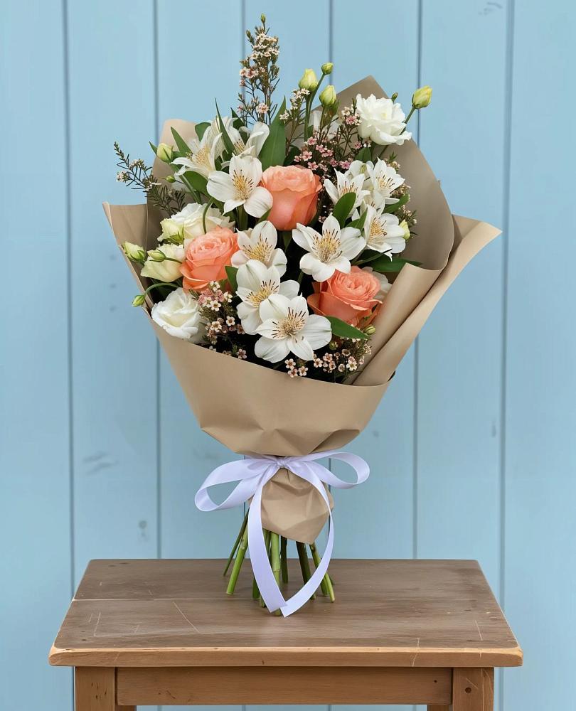 Букет цветов из: Альстромерии, Лизиантусы, Розы и Хризантемы в Лёвинцы