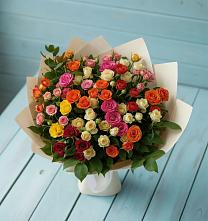 Букет Микс из разноцветных кустовых роз в Лёвинцы