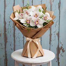 Букет цветов из:  Орхидеи и Розы в Лёвинцы
